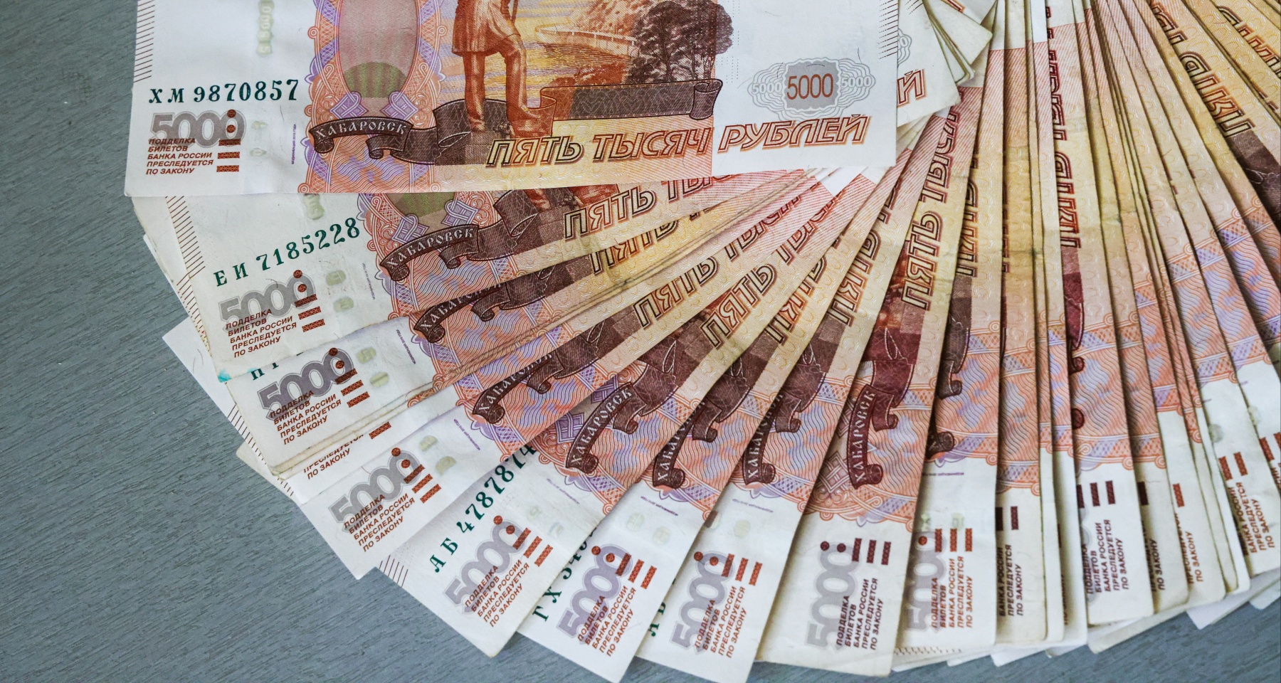 Рубль будет снижаться: прогнозы финансового аналитика